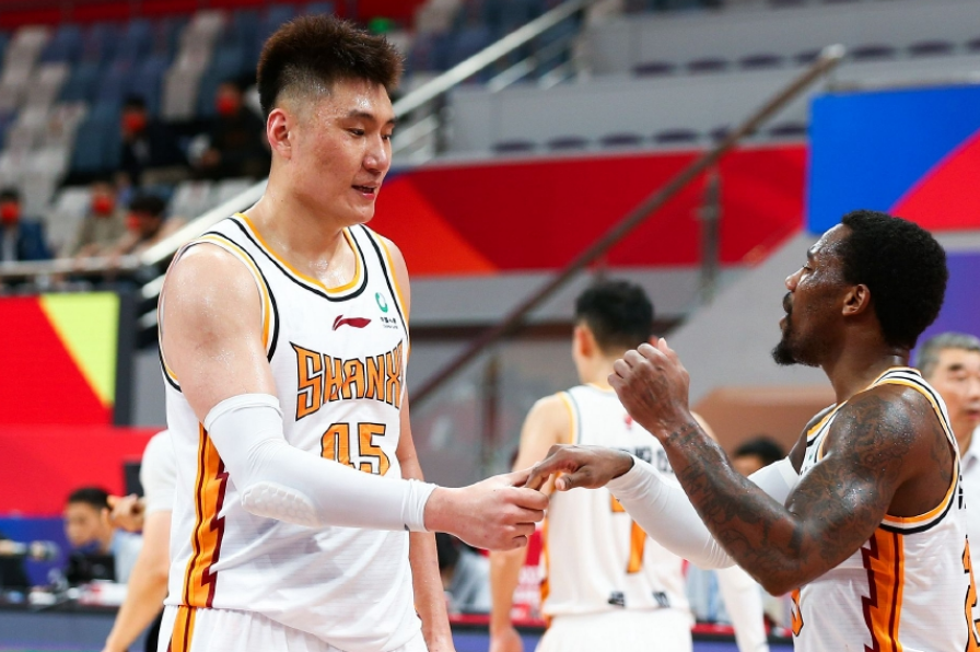 阿扎伦卡焦点对战，西亚卡姆与60激战瑞士队分钟，爆冷胜负难料！全场沸腾不已的简单介绍