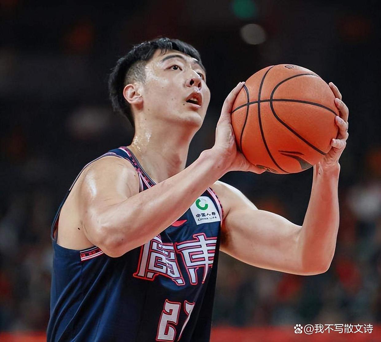 欧博-赛前广东宏远备战社区盾；更衣室发声细节曝光；话题不断；赛程密集仍需轮换的简单介绍