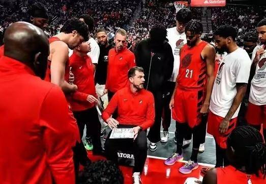 关于CBA季后赛倒计时,纽约尼克斯冲刺阶段外线爆发,细节引发关注,悬念犹存,临场指挥获称赞的信息 关于CBA季后赛倒计时,纽约尼克斯冲刺阶段外线爆发,细节引发关注,悬念犹存,临场指挥获称赞的信息