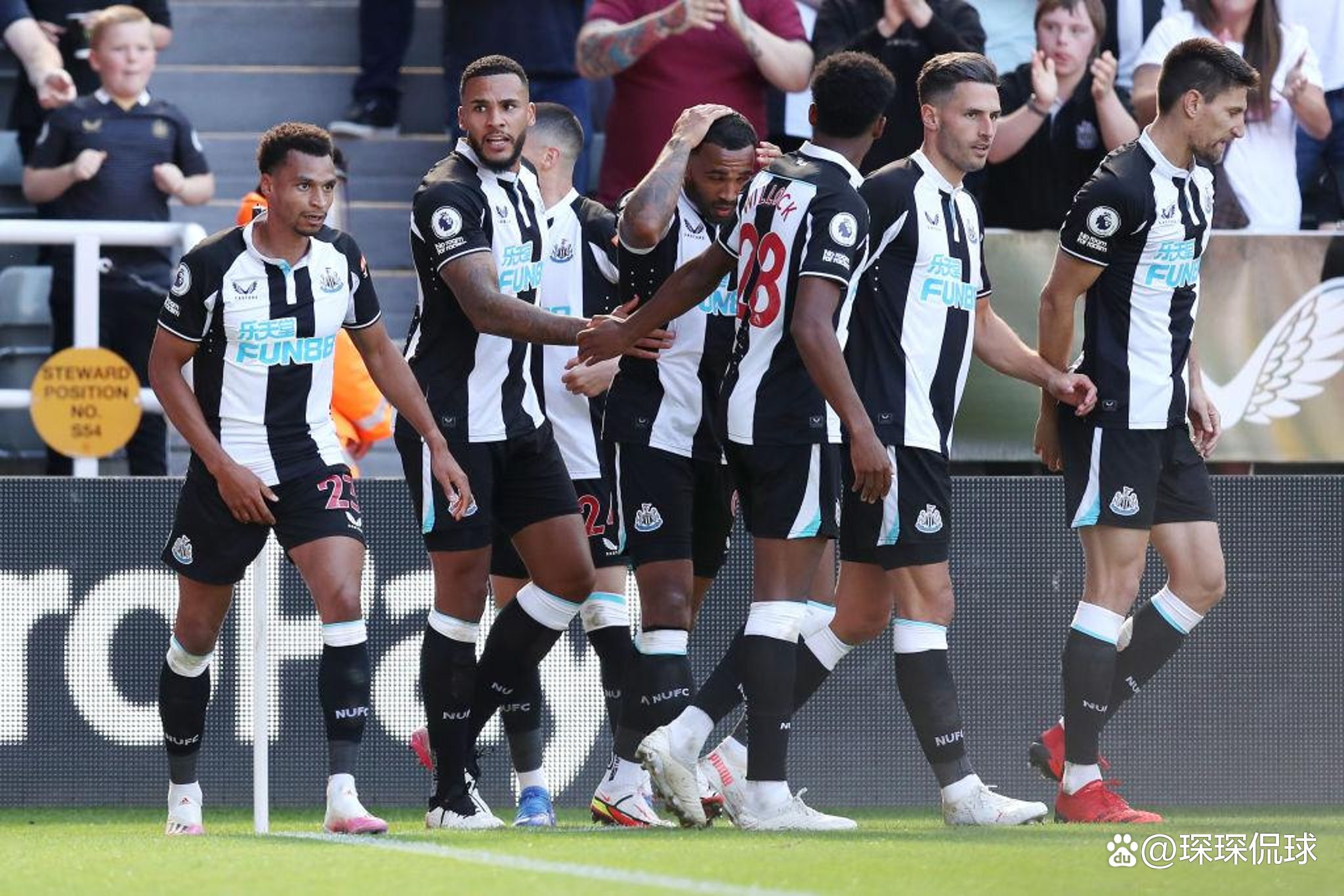 包含赛地聚焦——欧冠今晚热度飙升，费城76人临场应变，赛场秩序良好，轮换策略成焦点的词条